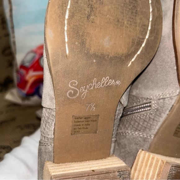 Seychelles Score Gray Suede Ankle 2" Block Heel Boots Booties Size 7.5 - Picture 13 of 14